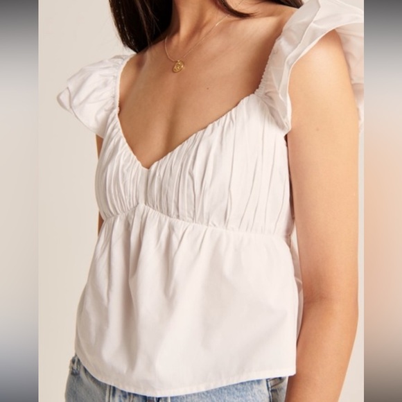 Abercrombie & Fitch flutter sleeve top. - Picture 1 of 8